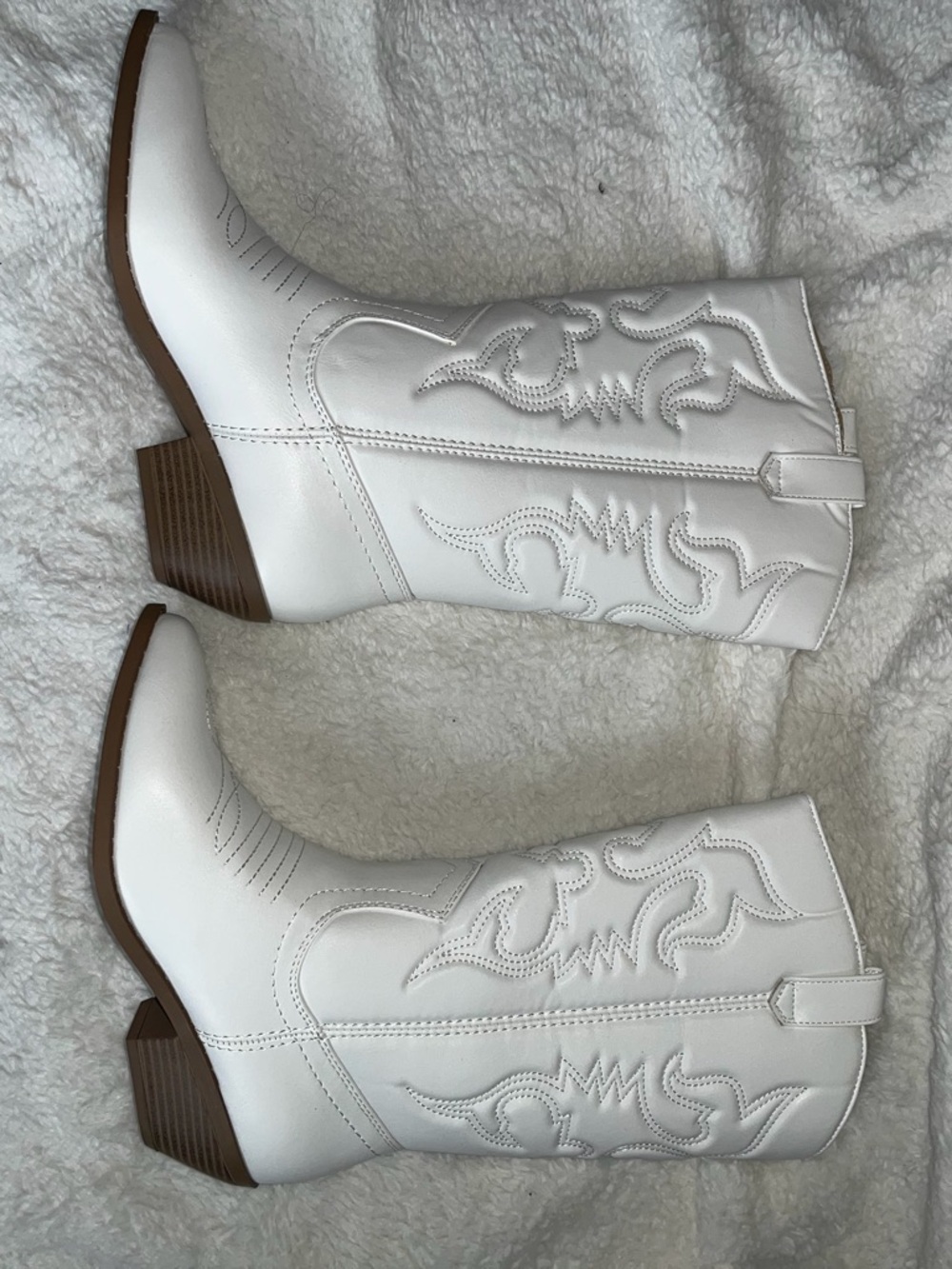 Soda White Embroidered Western Lace-Up Boots - Picture 4 of 5